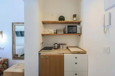 Una cocina o zona de cocina en Puerta del Sol Apartamento economico