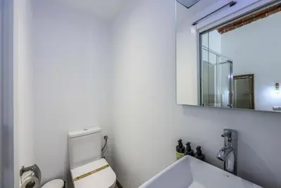 Un baño de Puerta del Sol Apartamento economico