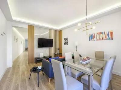 Una televisión o centro de entretenimiento en Piso Amplio 2H/2B Plaza de España Berlany España