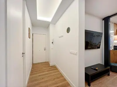 Una televisión o centro de entretenimiento en Piso al lado de Gran Vía 2H/2B Berlany España