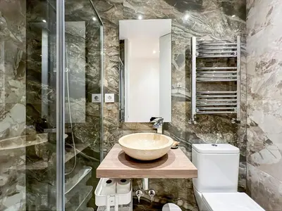 Un baño de Piso al lado de Gran Vía 2H/2B Berlany España