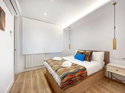 Cama o camas de una habitación en Piso al lado de Gran Vía 2H/2B Berlany España