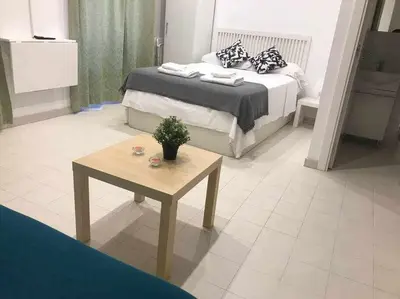 Cama o camas de una habitación en Un genial estudio en el barrio las cortes