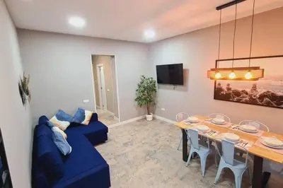 Una televisión o centro de entretenimiento en Encanto Santiago Bernabéu- Apartamento CASTELLANA