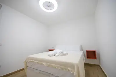 Cama o camas de una habitación en For Your Rentals Encantador apartamento TEMPORAL 3 dormitorios Madrid GUS560