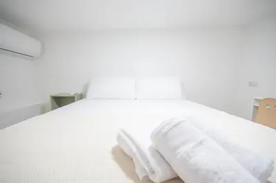 Cama o camas de una habitación en For Your Rentals Encantador apartamento TEMPORAL 3 dormitorios Madrid GUS560