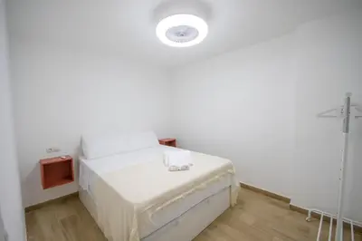 Cama o camas de una habitación en For Your Rentals Encantador apartamento TEMPORAL 3 dormitorios Madrid GUS560