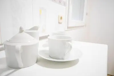 Utensilios para hacer té y café en For Your Rentals Encantador apartamento TEMPORAL 3 dormitorios Madrid GUS560