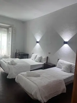 Cama o camas de una habitación en Hostal Alonso No Limit Madrid