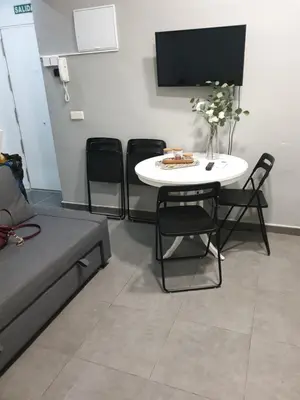 Una televisión o centro de entretenimiento en Encantador Madrid Val Der Temporal