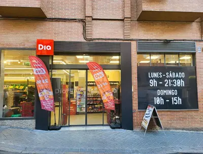 Supermercado u otro tipo de tienda en el apartamento o alrededores