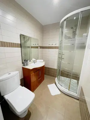 Un baño de Carretas dúplex exterior izquierda