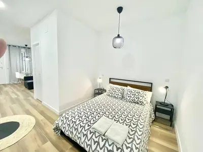 Cama o camas de una habitación en Madrid Rio Amparo Usera