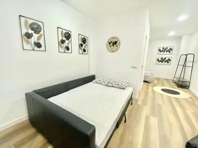 Cama o camas de una habitación en Madrid Rio Amparo Usera