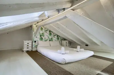 Cama o camas de una habitación en Sol Attic - en el Centro de Madrid
