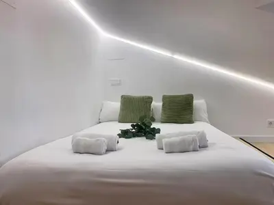 Cama o camas de una habitación en Barrio de las Letras - Buhardilla en el Centro