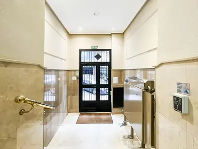 Un baño de Piso Moderno 2H/2B Barrio Salamanca Berlany España