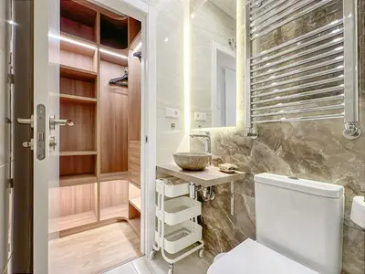 Un baño de Piso Moderno 2H/2B Barrio Salamanca Berlany España