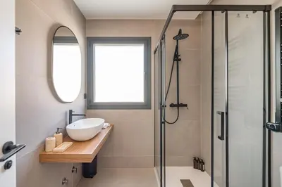 Un baño de Gran Via VII calle Jacometrezo 2BR 2BH