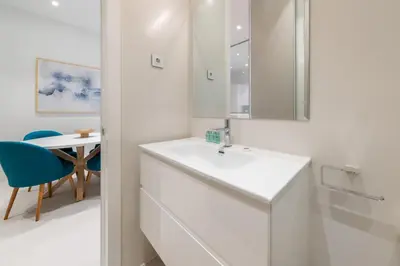 Un baño de Modern Renovated - 2Bedrooms 2Bathrooms - Atocha