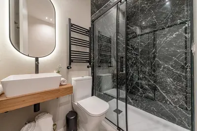Un baño de Chamberi V 2BR 2BH
