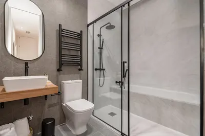 Un baño de Chamberi V 2BR 2BH
