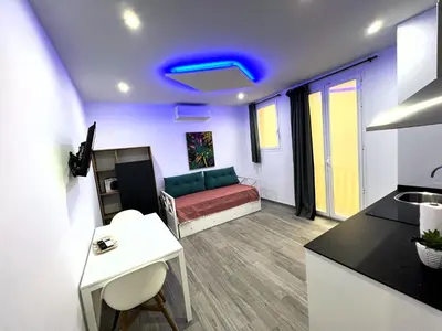 Una televisión o centro de entretenimiento en Acogedor apartamento en Gran Vía