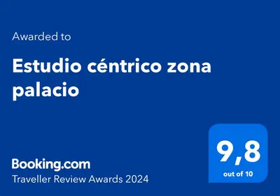 Certificado, premio, señal o documento que está expuesto en Estudio céntrico zona palacio