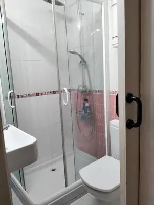 Un baño de El pisito de Malasaña