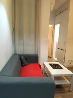 Zona de estar de El pisito de Malasaña