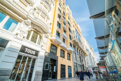 Edificio en el que se encuentra el hostal o pensión