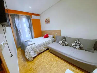 Cama o camas de una habitación en Apartamentos TravelStep La Latina
