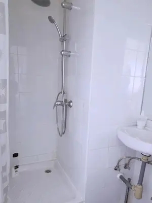 Un baño de Apartamentos TravelStep La Latina