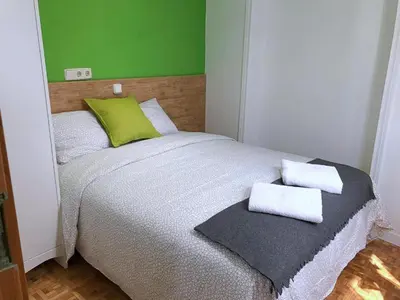 Cama o camas de una habitación en Apartamentos TravelStep La Latina