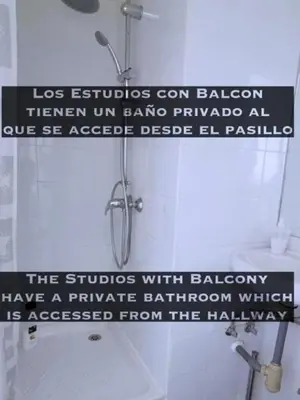 Un baño de Apartamentos TravelStep La Latina