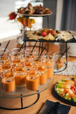 Comida en o cerca de este hotel