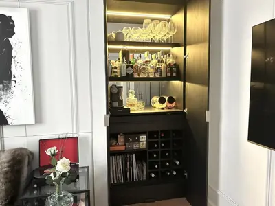 El salón o zona de bar de Medina - Luxury suite apt. Madrid center