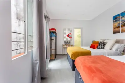 Cama o camas de una habitación en DOWNTOWN La LATINA Grupos, by MONARO*****