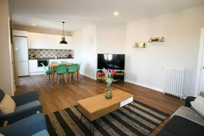 Una televisión o centro de entretenimiento en Apartamento con Terraza al Palacio Real