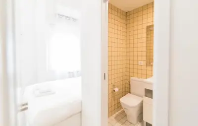 Un baño de 3Dormitorios 2Baños -Malasaña-VELAR