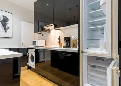 Una cocina o zona de cocina en Wide and modern -1 bedroom 15 bathrooms- Malasaña