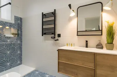 Un baño de Wide and modern -1 bedroom 15 bathrooms- Malasaña