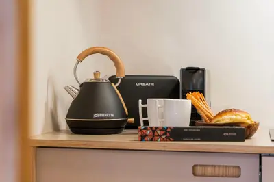 Utensilios para hacer té y café en New Best location in central Madrid Loft