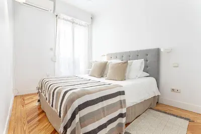 Cama o camas de una habitación en Apartamento Las Cortes II en Madrid