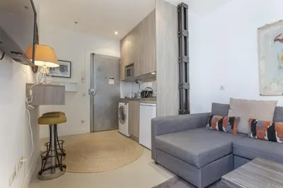 Una cocina o zona de cocina en Apartamento Las Cortes II en Madrid