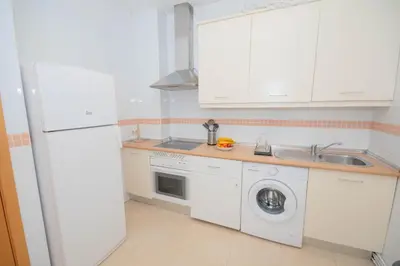 Una cocina o zona de cocina en For You Rentals Hermoso apartamento TEMPORAL Plaza Zerolo - Chueca - Madrid DIN131F