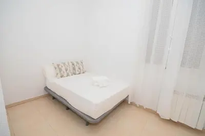 Cama o camas de una habitación en For You Rentals Hermoso apartamento TEMPORAL Plaza Zerolo - Chueca - Madrid DIN131F