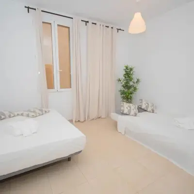 For You Rentals Hermoso apartamento TEMPORAL Plaza Zerolo - Chueca - Madrid DIN131F