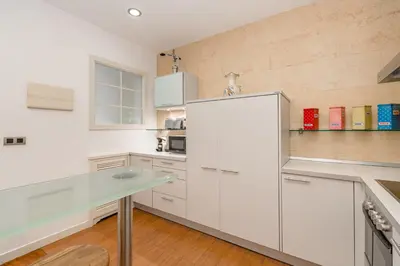 Una cocina o zona de cocina en Heima Wonderful Loft in the Historic City Center