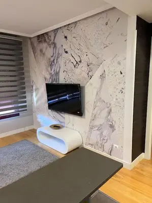 Una televisión o centro de entretenimiento en Relájate después de patear Madrid